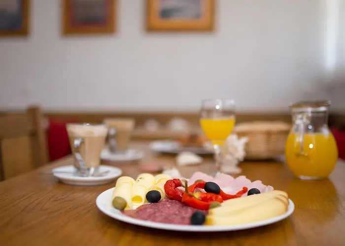 Alojamento de Acomodação e Pequeno-almoço Mario Krk Town
